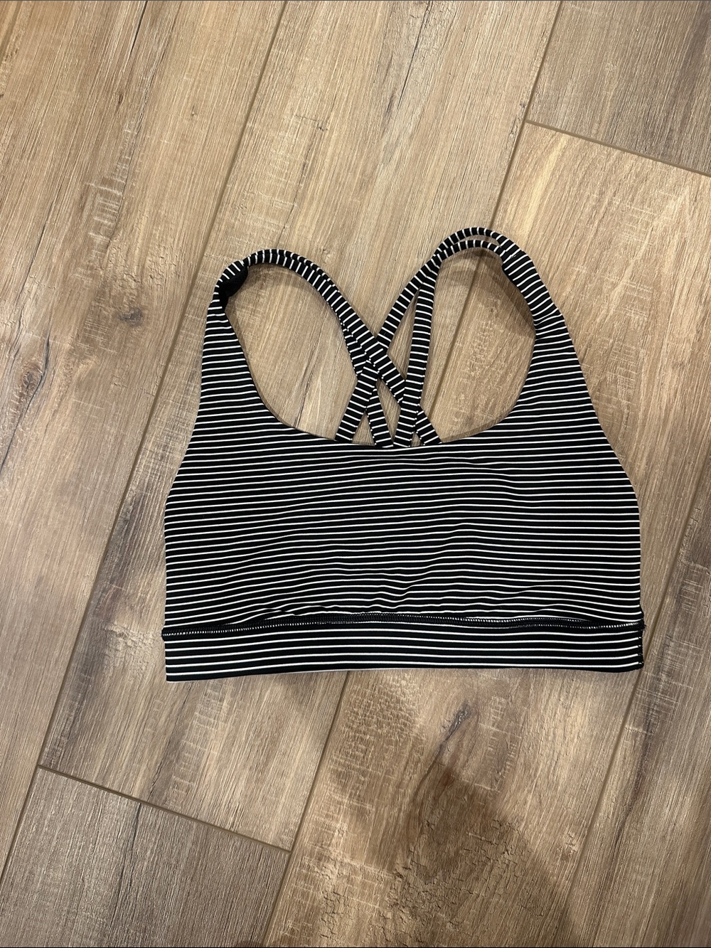 NWOT Lululemon size 4 Black & White Striped Crossback Sports Bra